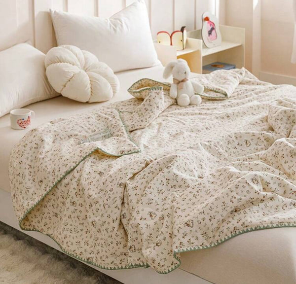 Premium lightweight quilt