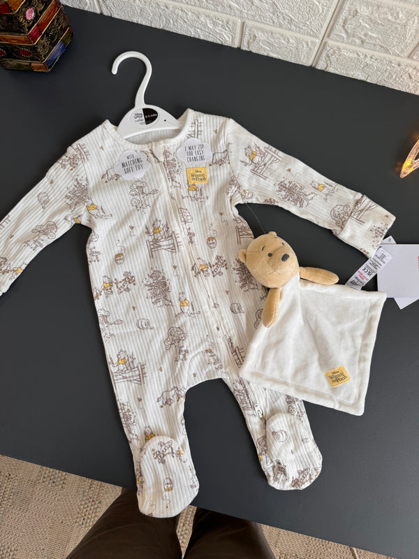 Disney winnee the pooh sleepsuit & toy